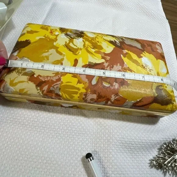 Vintage Floral  Travel jewelry box. Gold satin lid interior with gold velvet - Picture 8 of 9